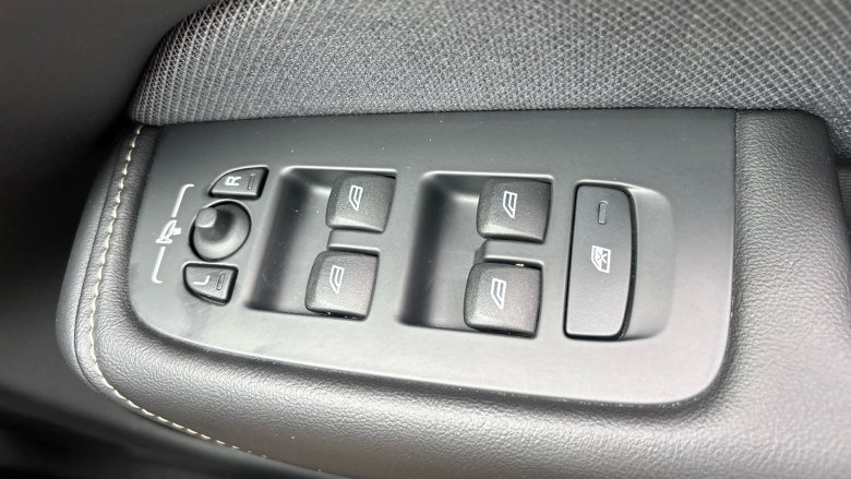 Volvo Xc60 2.0 B4D R DESIGN 5dr AWD Geartronic Diesel Estate